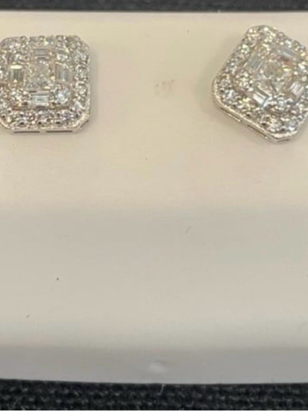 925 silver 0.75ctw Moissanite screw back stud earrings - Picture 2 of 3